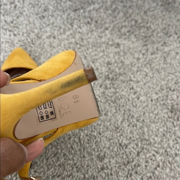 Rouge Helium Women's Yellow Slingback Heels - Picture 4 of 6